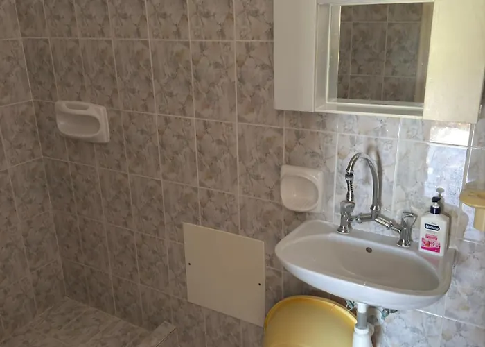 Helena & Giorgio Cfu Gazde/Camere de închiriat